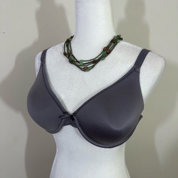 Maidenform sz 38C bra in a  gray. T shirt style   Nice smooth finish - Picture 5 of 9